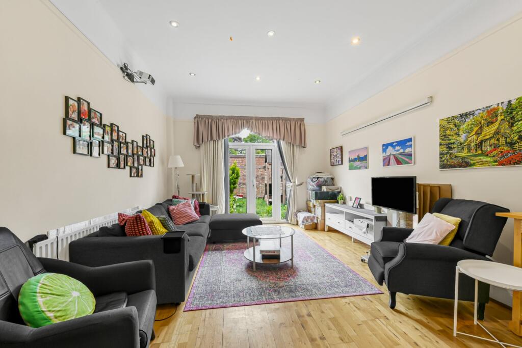 4 bed Semi Detached for rent in Hampstead. From Chestertons Estate Agents - Hampstead Lettings