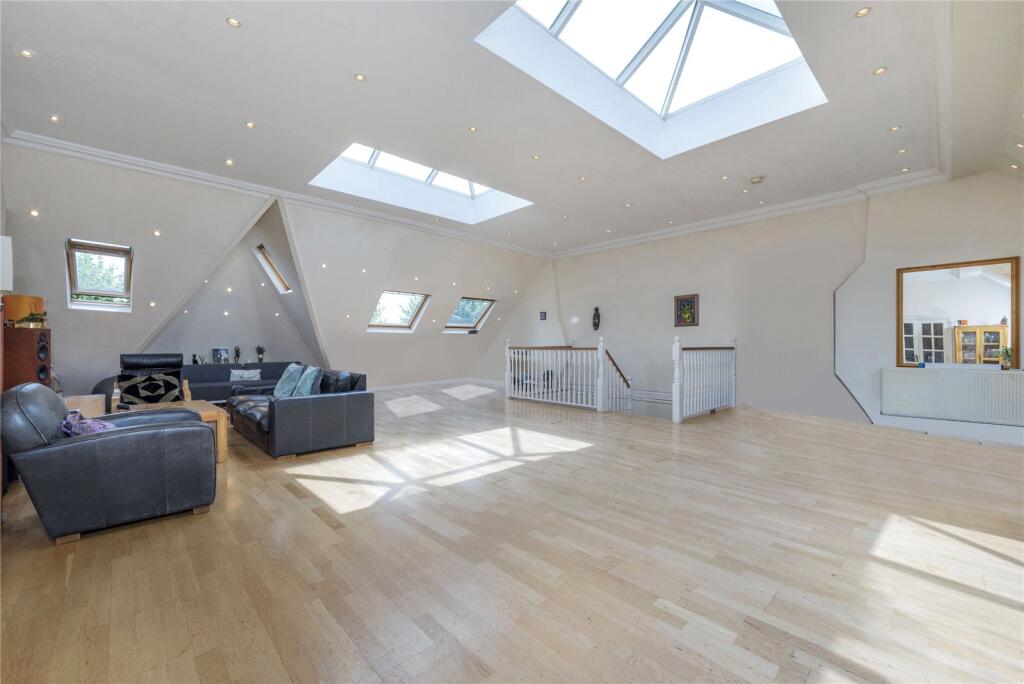4 bed 1st Floor Flat for rent in Hampstead. From Chestertons Estate Agents - Hampstead Lettings