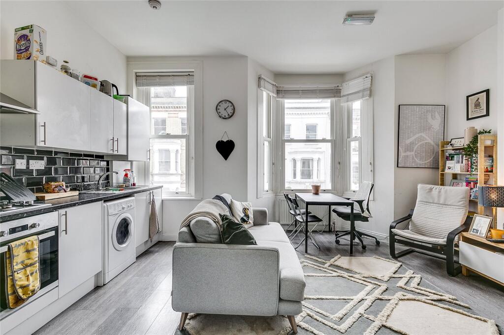 1 bed 1st Floor Flat for rent in Hampstead. From Chestertons Estate Agents - Hampstead Lettings