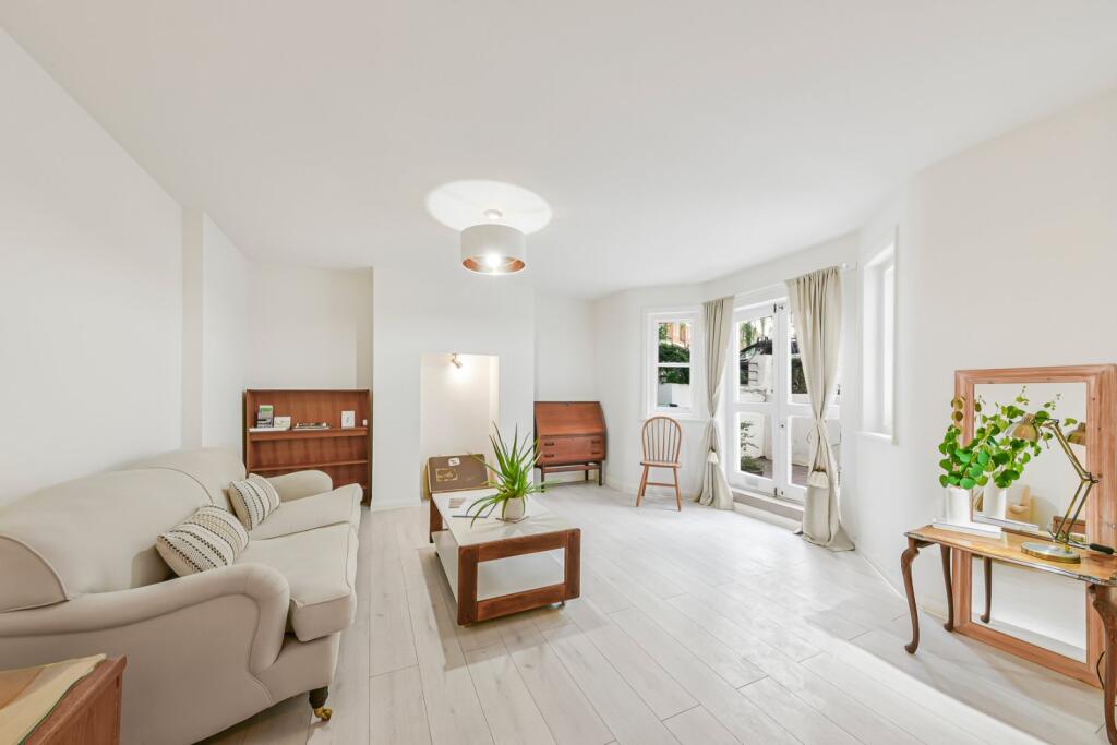 1 bed Mid Terraced House for rent in Hampstead. From Chestertons Estate Agents - Hampstead Lettings