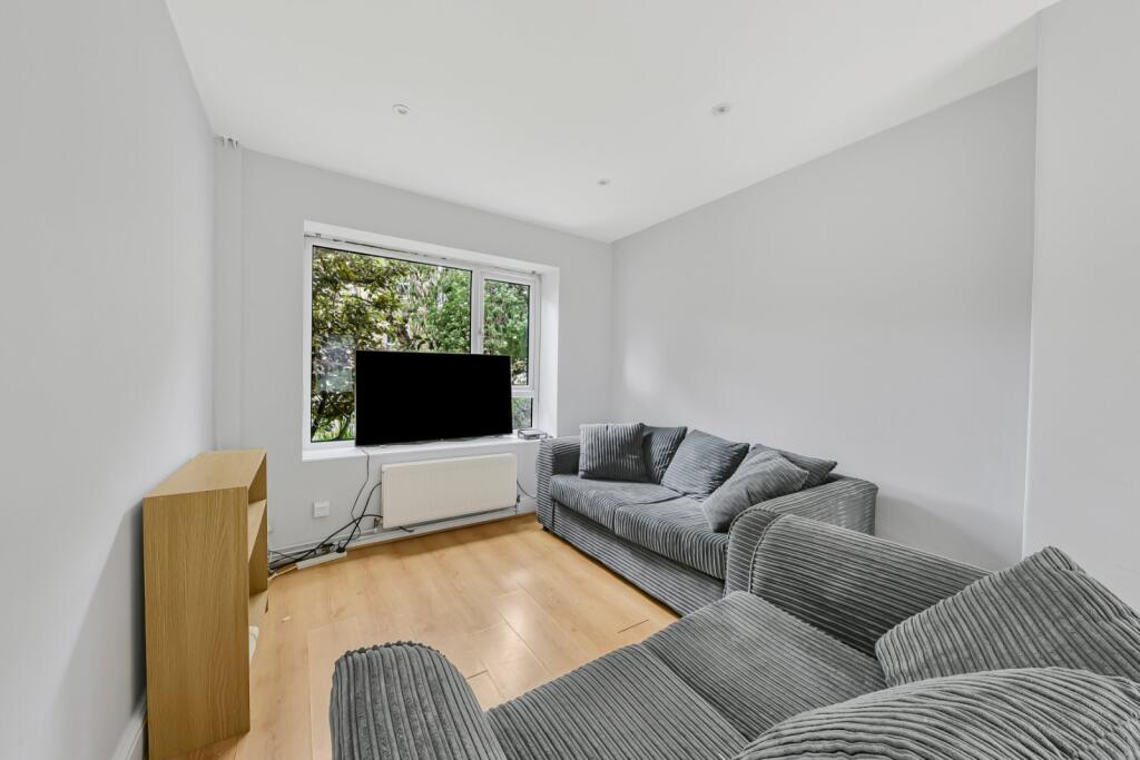 3 bed Mid Terraced House for rent in Hampstead. From Chestertons Estate Agents - Hampstead Lettings