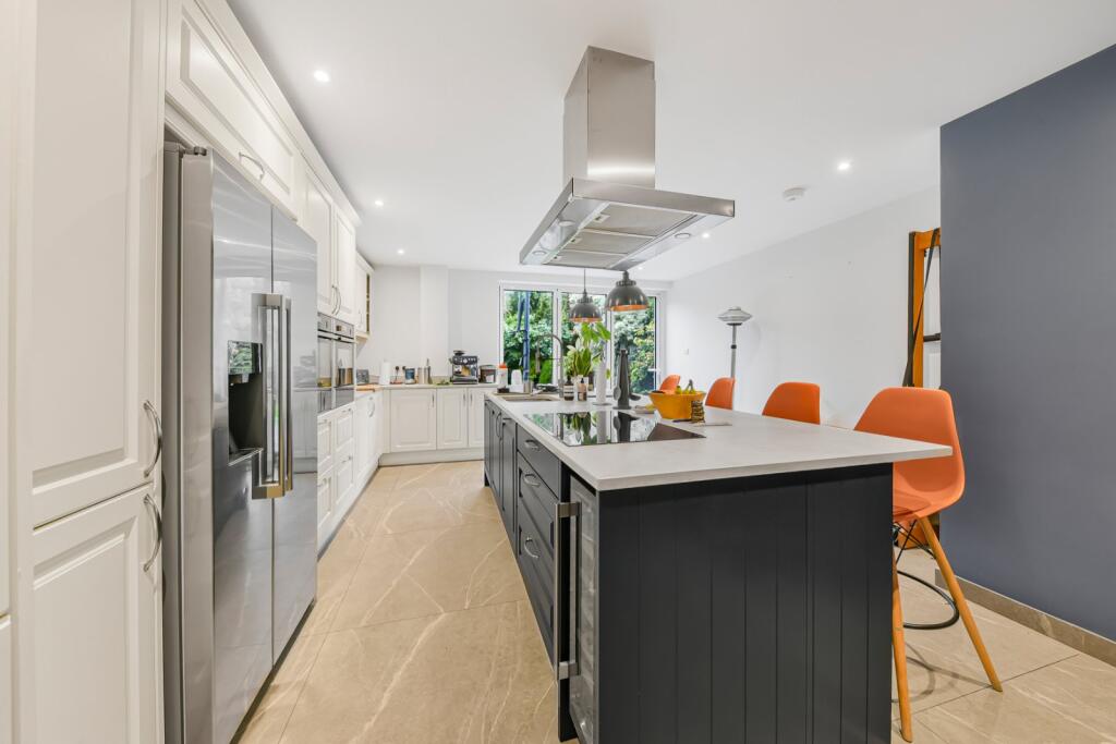 5 bed Detached for rent in Hendon. From Chestertons Estate Agents - Hampstead Lettings