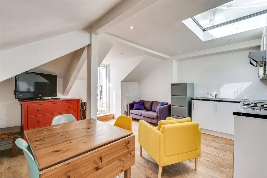 1 bed 1st Floor Flat for rent in Hampstead. From Chestertons Estate Agents - Hampstead Lettings