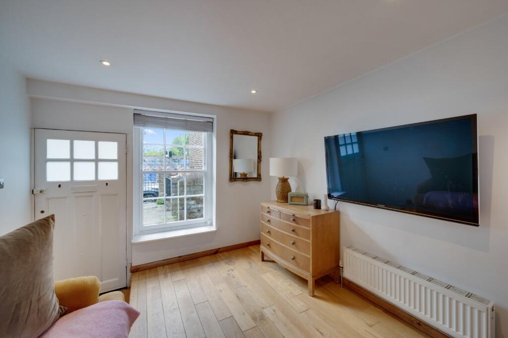 2 bed End of Terrace for rent in Hampstead. From Chestertons Estate Agents - Hampstead Lettings 2 bed End of Terrace for rent in Hampstead. From Chestertons Estate Agents - Hampstead Lettings
