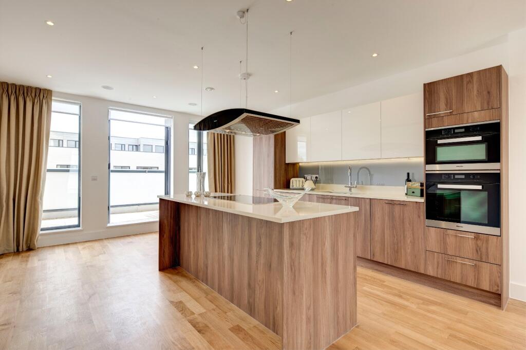 3 bed 1st Floor Flat for rent in Willesden. From Chestertons Estate Agents - Hampstead Lettings