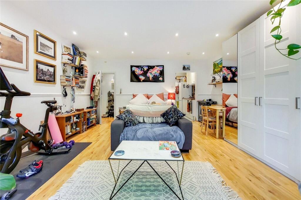 4 bed 1st Floor Flat for rent in Hampstead. From Chestertons Estate Agents - Hampstead Lettings