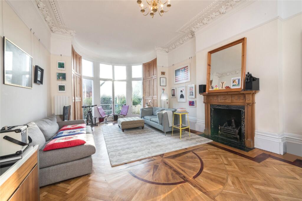3 bed 1st Floor Flat for rent in Hampstead. From Chestertons Estate Agents - Hampstead Lettings 3 bed 1st Floor Flat for rent in Hampstead. From Chestertons Estate Agents - Hampstead Lettings