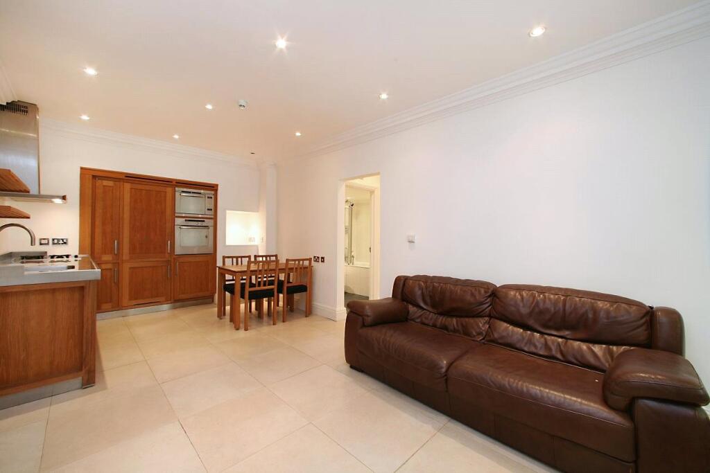 2 bed 1st Floor Flat for rent in Hampstead. From Chestertons Estate Agents - Hampstead Lettings