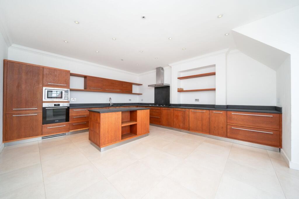 4 bed 1st Floor Flat for rent in Hampstead. From Chestertons Estate Agents - Hampstead Lettings