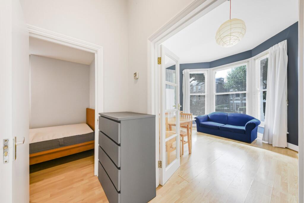 1 bed 1st Floor Flat for rent in Willesden. From Chestertons Estate Agents - Hampstead Lettings 1 bed 1st Floor Flat for rent in Willesden. From Chestertons Estate Agents - Hampstead Lettings