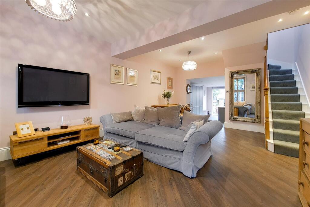 2 bed Mid Terraced House for rent in Hampstead. From Chestertons Estate Agents - Hampstead Lettings