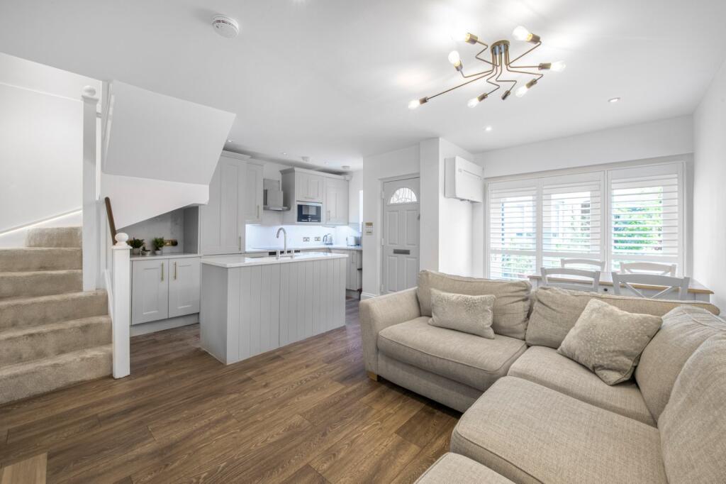 2 bed Mid Terraced House for rent in Paddington. From Chestertons - Capital Markets