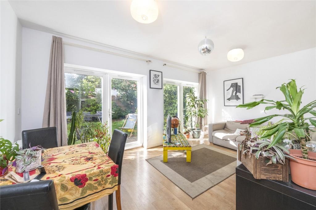 4 bed End Terraced House for rent in Hackney. From Chestertons Estate Agents - Islington Lettings