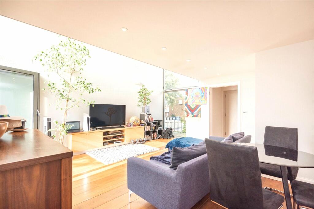 1 bed Semi-Detached House for rent in Friern Barnet. From Chestertons Estate Agents - Islington Lettings
