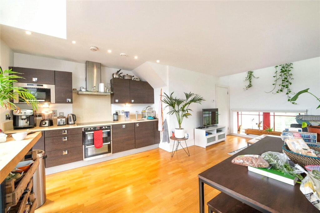 3 bed Flat for rent in Stoke Newington. From Chestertons Estate Agents - Islington Lettings