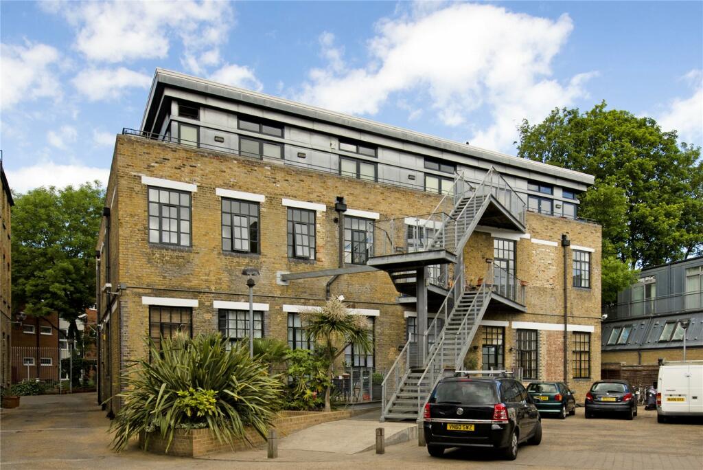 2 bed Flat for rent in Stoke Newington. From Chestertons Estate Agents - Islington Lettings