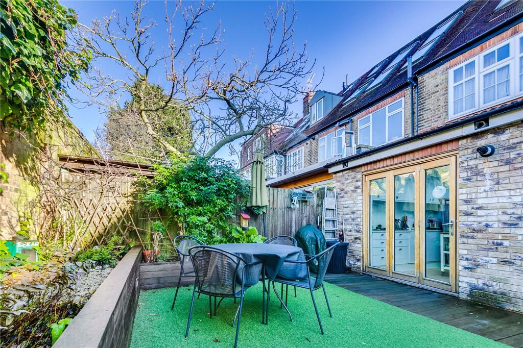 2 bed Semi Detached for rent in Islington. From Chestertons Estate Agents - Islington Lettings