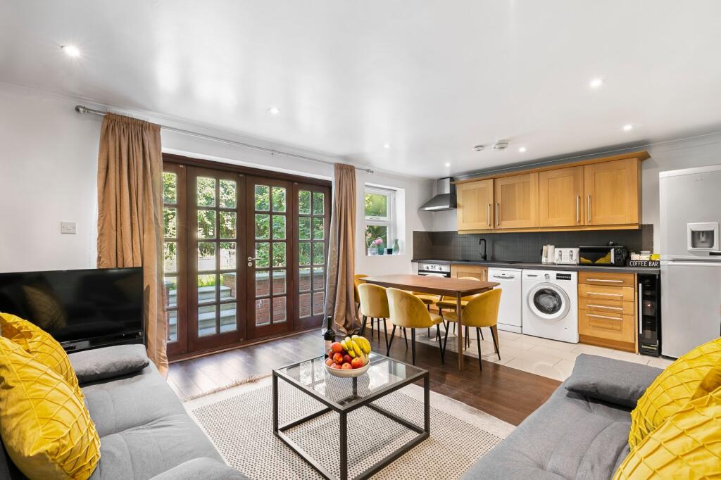 3 bed 1st Floor Flat for rent in Islington. From Chestertons - Islington