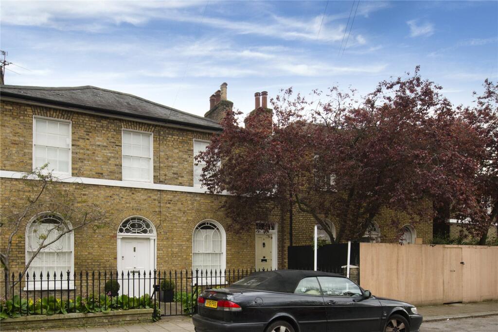 2 bed Mid Terraced House for rent in Islington. From Chestertons Estate Agents - Islington Lettings
