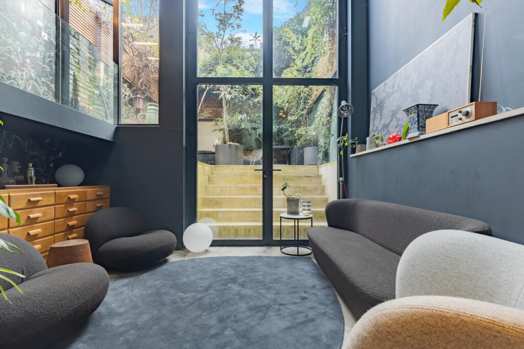 3 bed Mid Terraced House for rent in Islington. From Chestertons - Islington