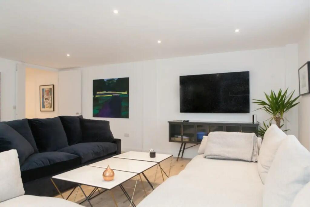 2 bed 1st Floor Flat for rent in Bethnal Green. From Chestertons - Islington