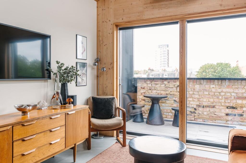 2 bed 1st Floor Flat for rent in Hackney. From Chestertons - Islington