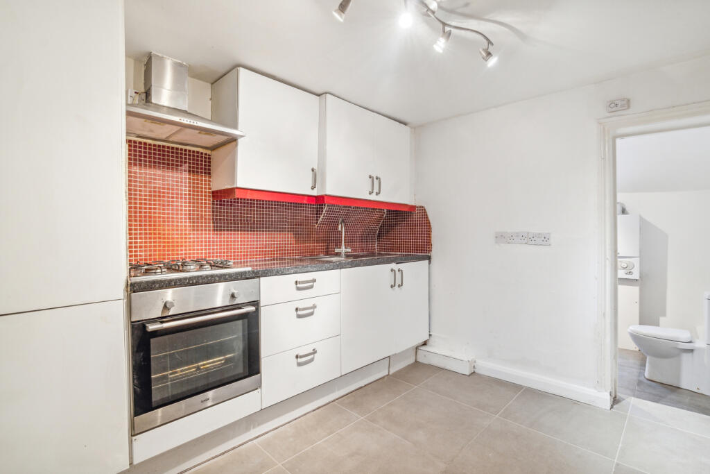 2 bed 1st Floor Flat for rent in Hackney. From Chestertons - Islington