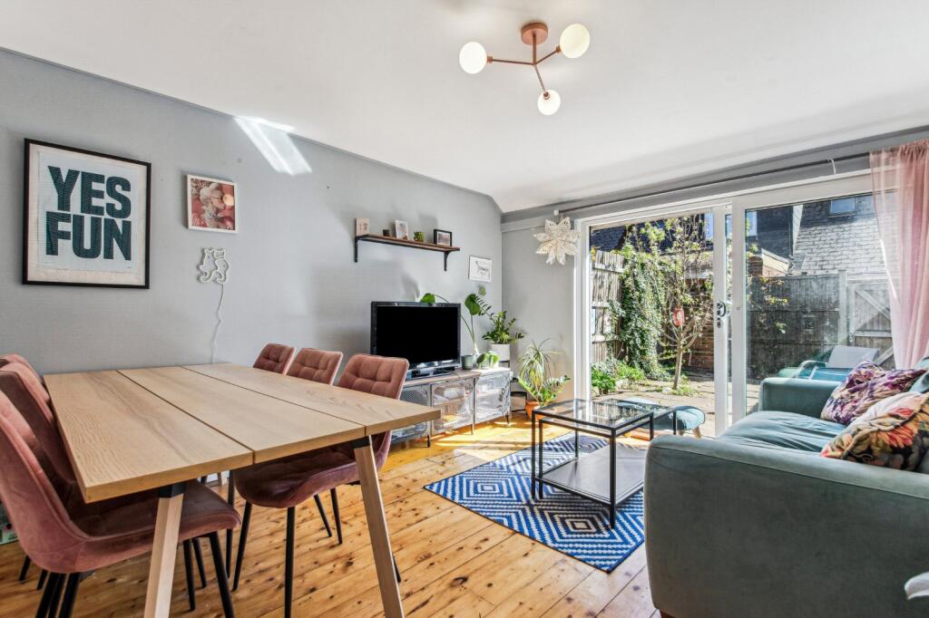 4 bed Mid Terraced House for rent in Islington. From Chestertons - Islington
