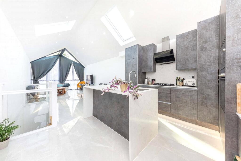 4 bed Detached for rent in Crews Hill. From Chestertons - Islington