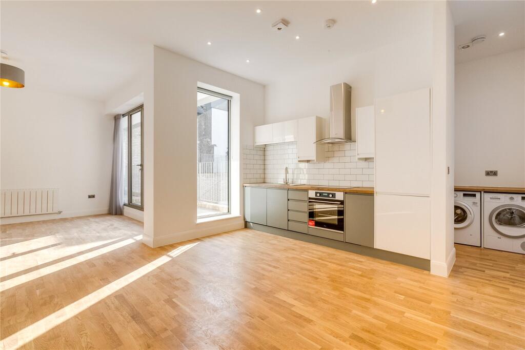 2 bed 1st Floor Flat for rent in Hackney. From Chestertons - Islington
