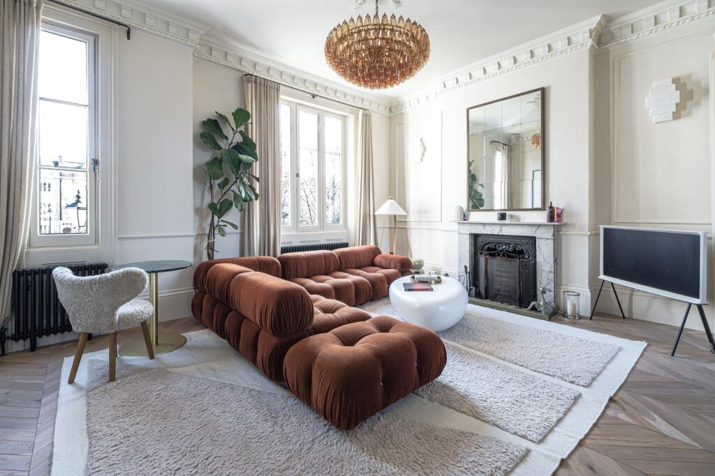 4 bed Mid Terraced House for rent in Islington. From Chestertons - Islington