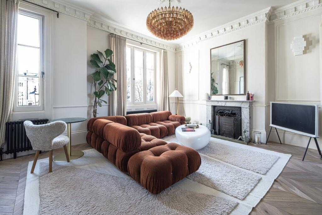 4 bed Mid Terraced House for rent in Islington. From Chestertons - Islington