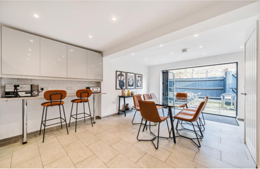5 bed End of Terrace for rent in Islington. From Chestertons - Islington