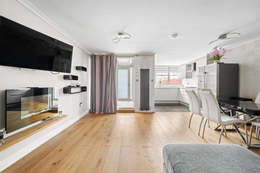 2 bed Annexe for rent in Islington. From Chestertons - Islington