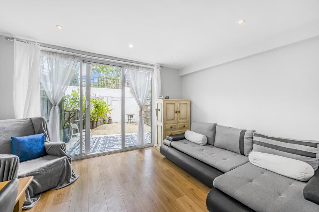 3 bed Mid Terraced House for rent in Islington. From Chestertons - Islington
