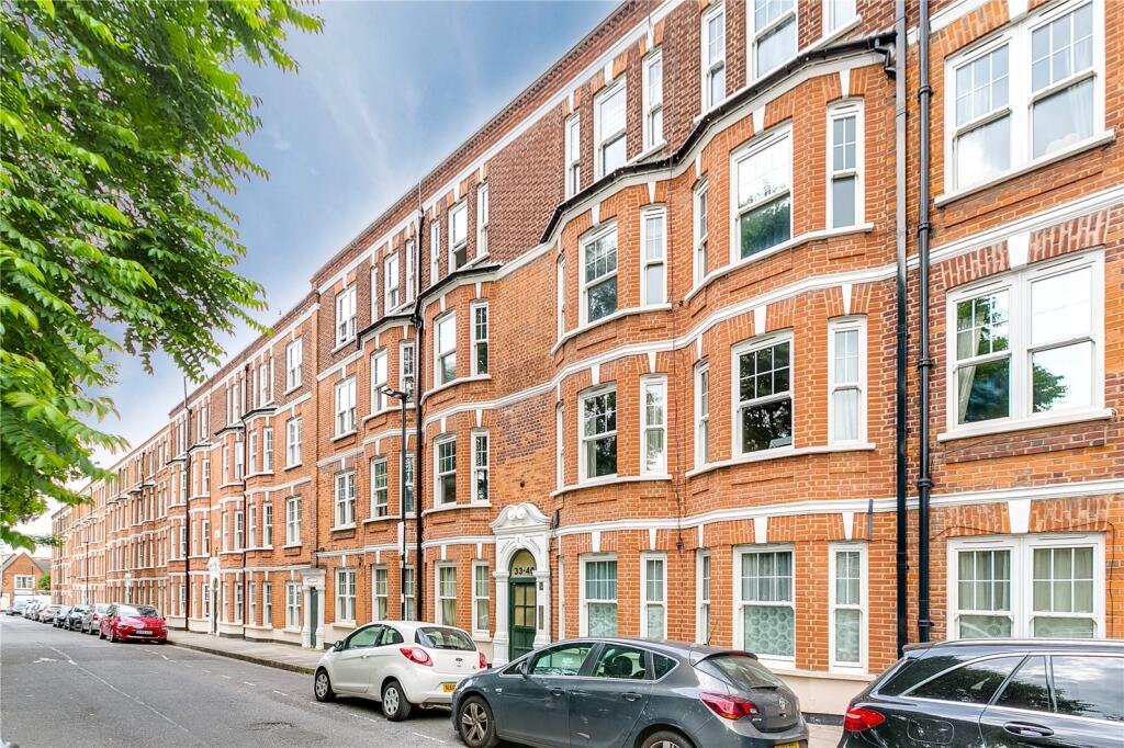 3 bed Mid Terraced House for rent in Islington. From Chestertons - Islington
