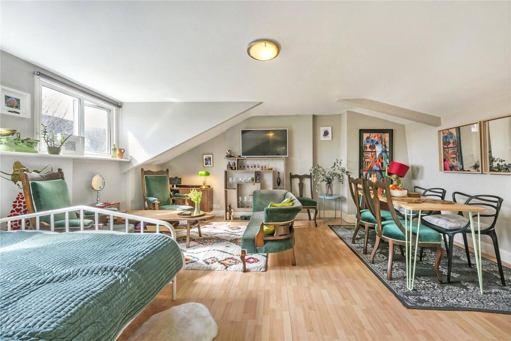 2 bed 1st Floor Flat for rent in Hackney. From Chestertons - Islington