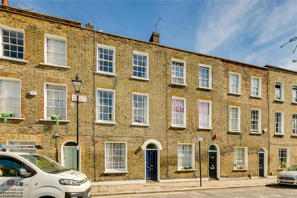 3 bed Detached for rent in Islington. From Chestertons - Islington