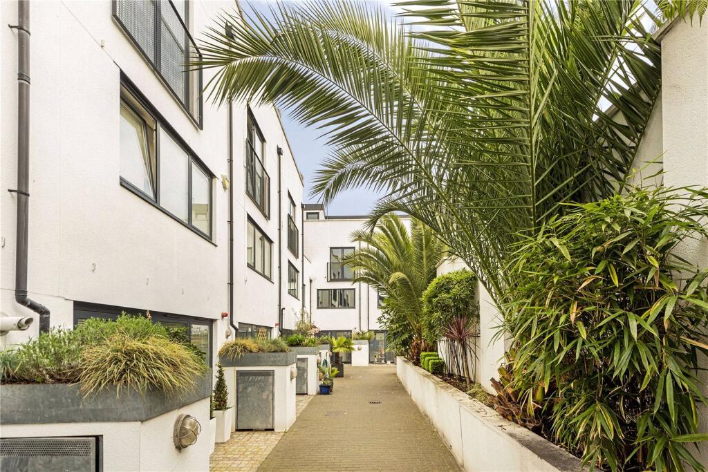 3 bed Mews for rent in Islington. From Chestertons - Islington