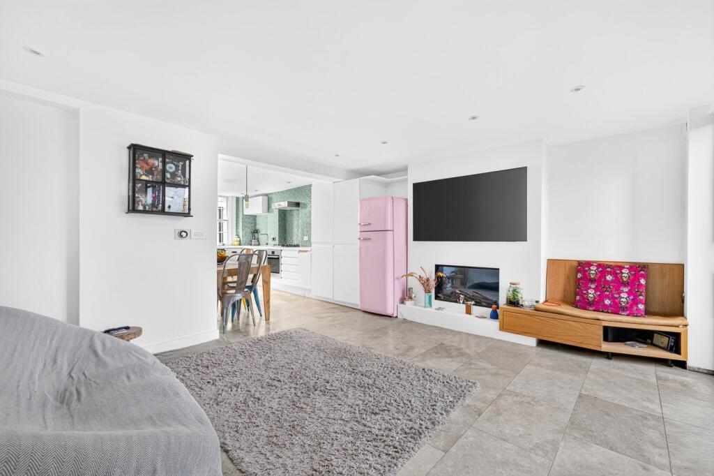 2 bed 1st Floor Flat for rent in Islington. From Chestertons - Islington