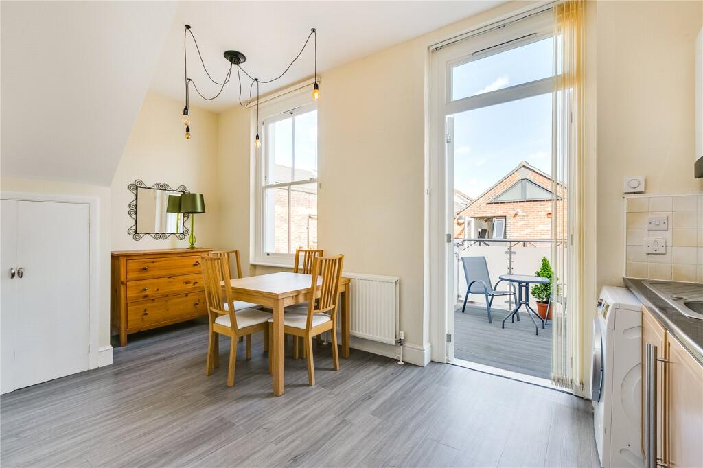 2 bed 1st Floor Flat for rent in Islington. From Chestertons - Islington