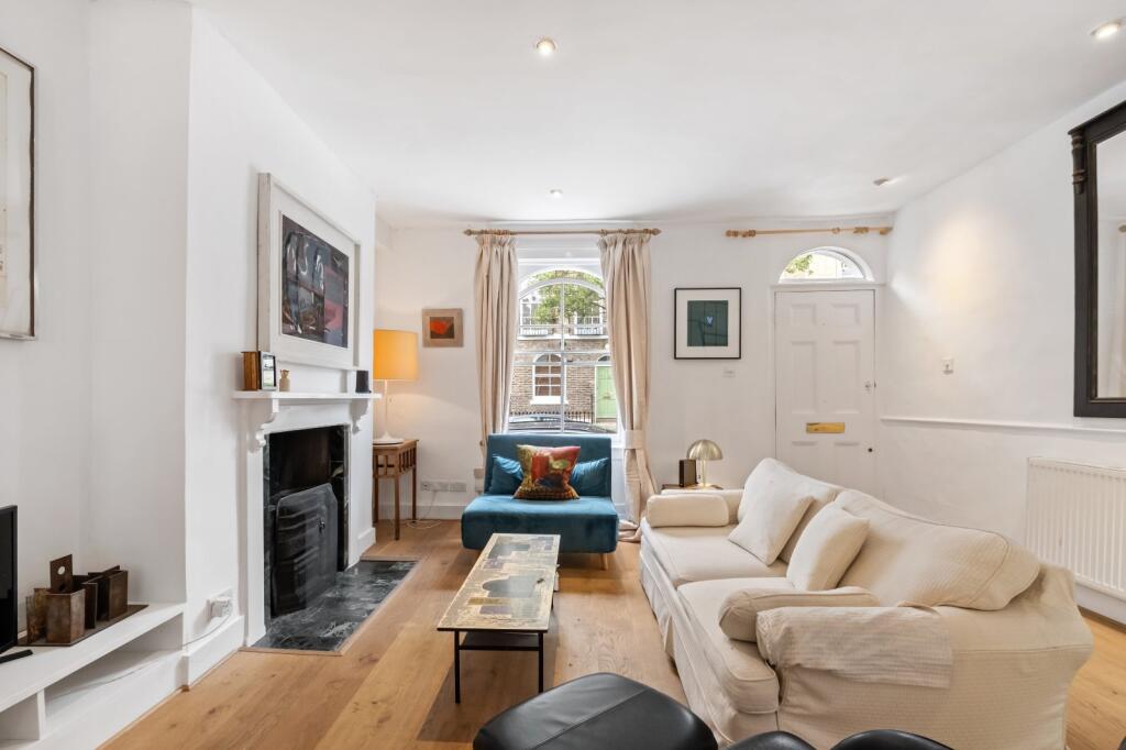 2 bed Mid Terraced House for rent in Islington. From Chestertons - Islington
