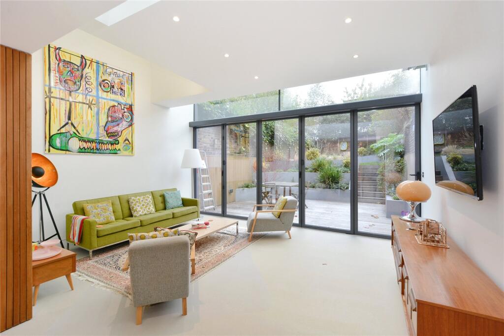 5 bed Mid Terraced House for rent in Islington. From Chestertons - Islington