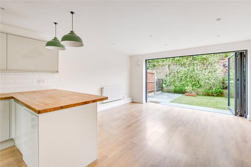 3 bed Detached for rent in Stoke Newington. From Chestertons - Islington 3 bed Detached for rent in Stoke Newington. From Chestertons - Islington