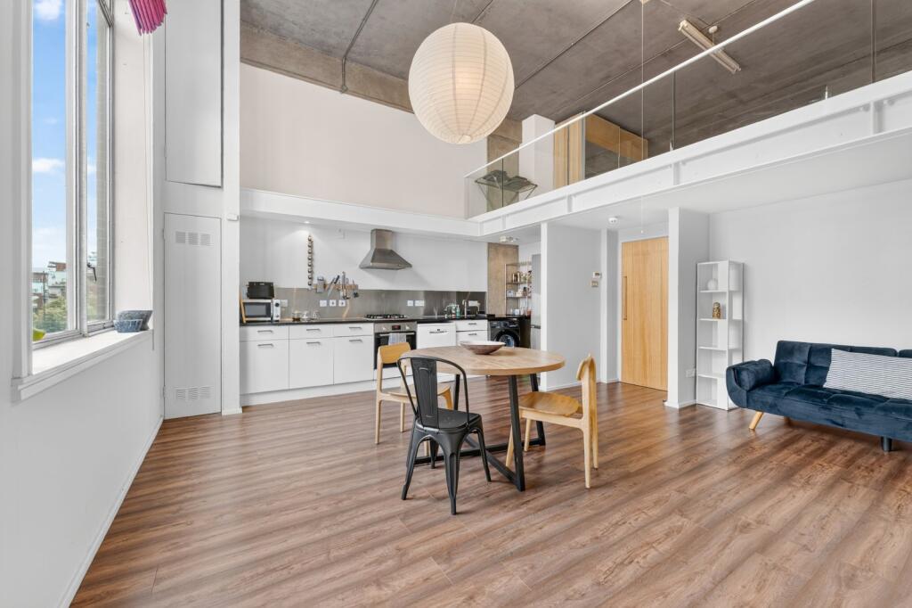 2 bed 1st Floor Flat for rent in Hackney. From Chestertons - Islington