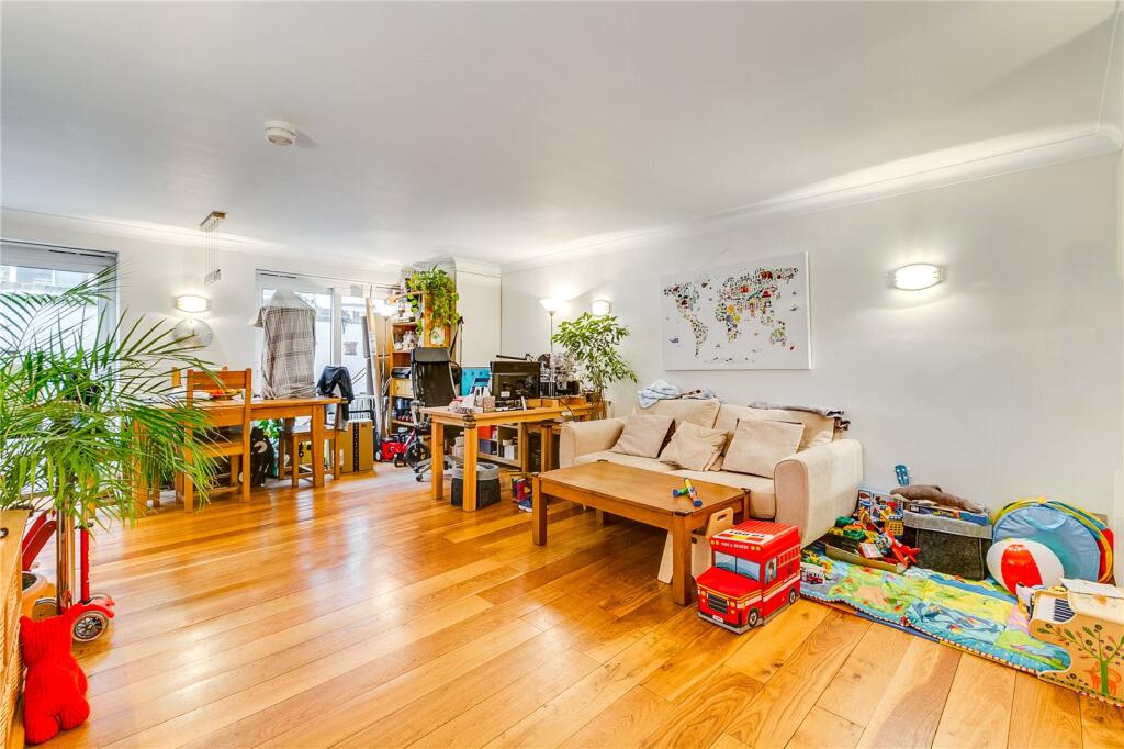 2 bed Mews for rent in Islington. From Chestertons - Islington