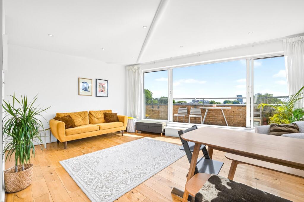 2 bed 1st Floor Flat for rent in Islington. From Chestertons - Islington