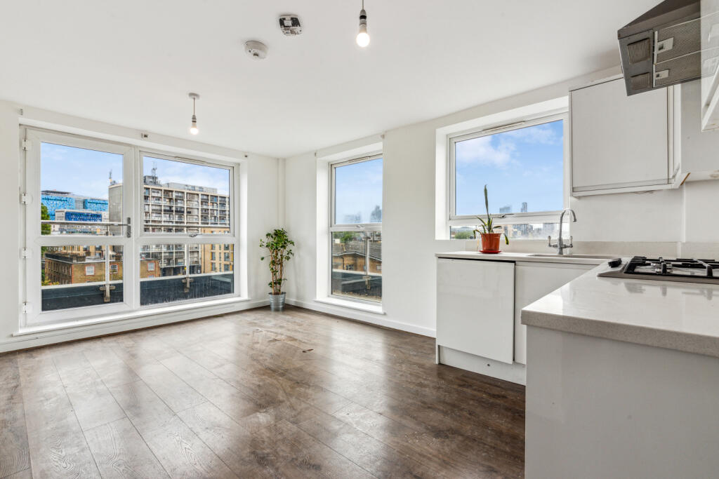 3 bed 1st Floor Flat for rent in Stepney. From Chestertons - Islington 3 bed 1st Floor Flat for rent in Stepney. From Chestertons - Islington