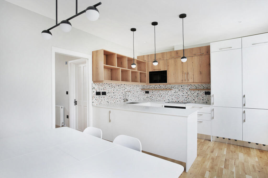 3 bed 1st Floor Flat for rent in Stoke Newington. From Chestertons - Islington