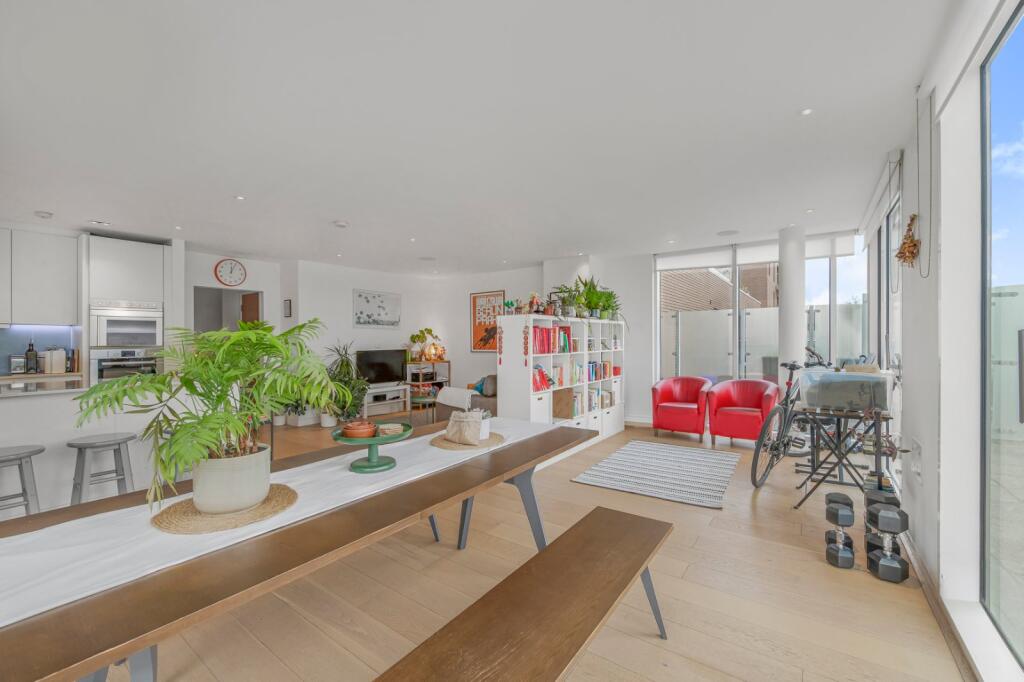 3 bed 1st Floor Flat for rent in Stoke Newington. From Chestertons - Islington 3 bed 1st Floor Flat for rent in Stoke Newington. From Chestertons - Islington